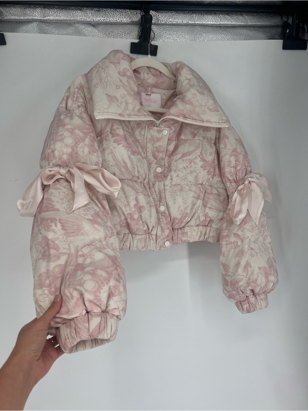 Selkie Pink & Cream Floral Cropped Bow Sleeve Coquette Puffer Jacket Coat M - Picture 2 of 8